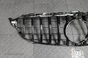 กระจังหน้า W205 C-Class Pre Facelift ทรง GT สีดำเงา แบบมีกล้องหน้า