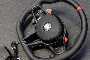 พวงมาลัย พร้อม Airbag พร้อมปุ่ม M1 M2 สำหรับ BMW X6 G06 LCI หนังดำ ด้าย3สี กรอบ Carbon fiber