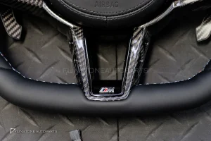 พวงมาลัย พร้อม Airbag พร้อมปุ่ม M1 M2 สำหรับ BMW X6 G06 LCI หนังดำ ด้าย3สี กรอบ Carbon fiber