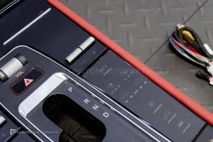 คอลโซลกลางที่เข้าเกียร์ สำหรับ Porsche Cayenne 958 สีแดงเลือดหมู