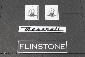 โลโก้ Maserati สีดำเงา
