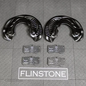 ผ้าเบรคหน้า Ceramic พร้อมแผ่นบังฝุ่น AUDI RS4 Avant