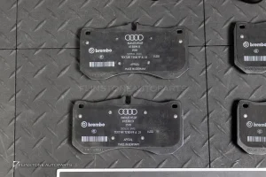 ผ้าเบรคหน้า Ceramic พร้อมแผ่นบังฝุ่น AUDI RS4 Avant