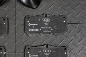 ผ้าเบรคหน้า Ceramic พร้อมแผ่นบังฝุ่น AUDI RS4 Avant