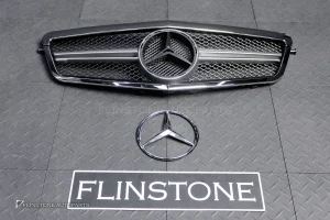 กระจังหน้าพร้อมดาวหลุม สำหรับ W212 E-Class E63 AMG สีดำ-โครเมี่ยม