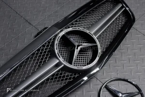 กระจังหน้าพร้อมดาวหลุม สำหรับ W212 E-Class E63 AMG สีดำ-โครเมี่ยม