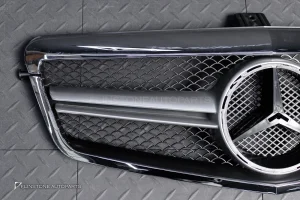 กระจังหน้าพร้อมดาวหลุม สำหรับ W212 E-Class E63 AMG สีดำ-โครเมี่ยม