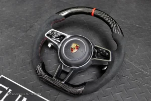 พวงมาลัย Porsche Cayenne 958 ด้ายสีแดง ทริมแดง หนัง Alcantara