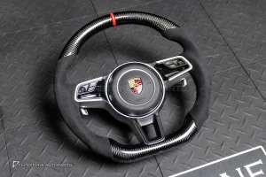 พวงมาลัย Porsche Cayenne 958 ด้ายสีแดง ทริมแดง หนัง Alcantara