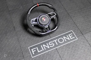 พวงมาลัย Porsche Cayenne 958 ด้ายสีแดง ทริมแดง หนัง Alcantara