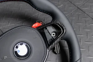 พวงมาลัย พร้อม Airbag พร้อมปุ่ม M1 M2 สำหรับ BMW X6 G06 LCI หนังดำ ด้าย3สี กรอบ Carbon fiber