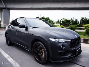 ลิ้นหน้าตัวบนคาร์บอนไฟเบอร์ Maserati Levante PAKTECHZ (PT0007-7)