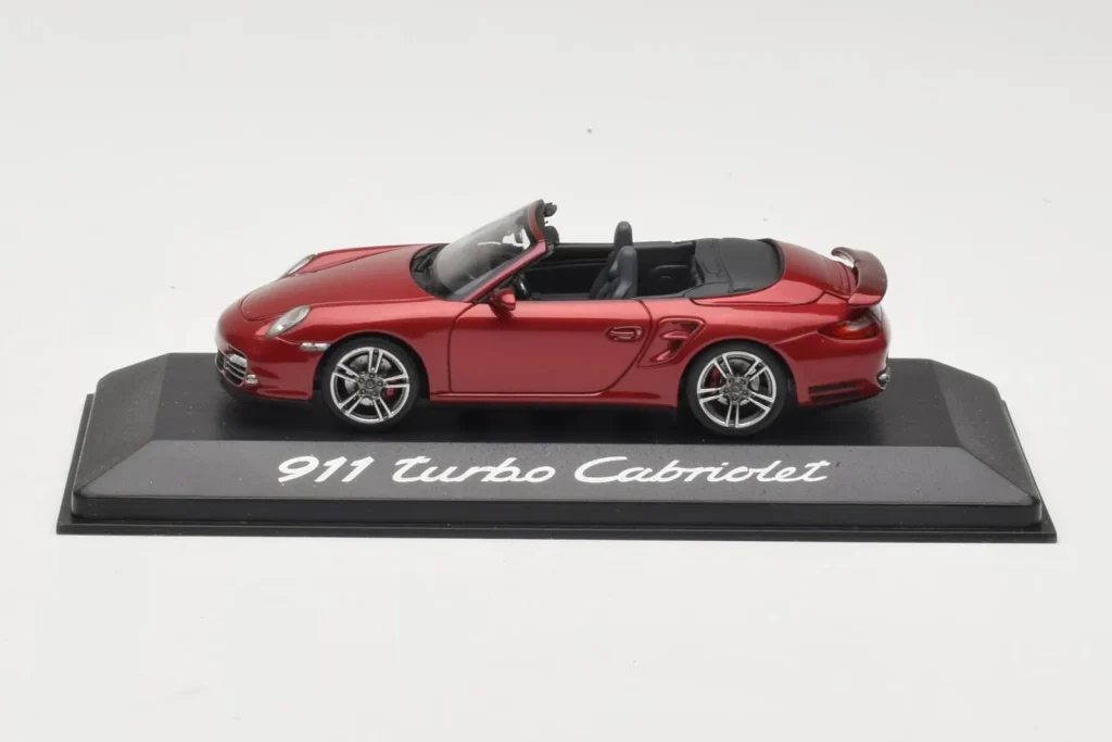 โมเดลรถ 1:43 Porsche 911 997 Turbo Cabriolet สีแดง Minichamps (มือสอง)