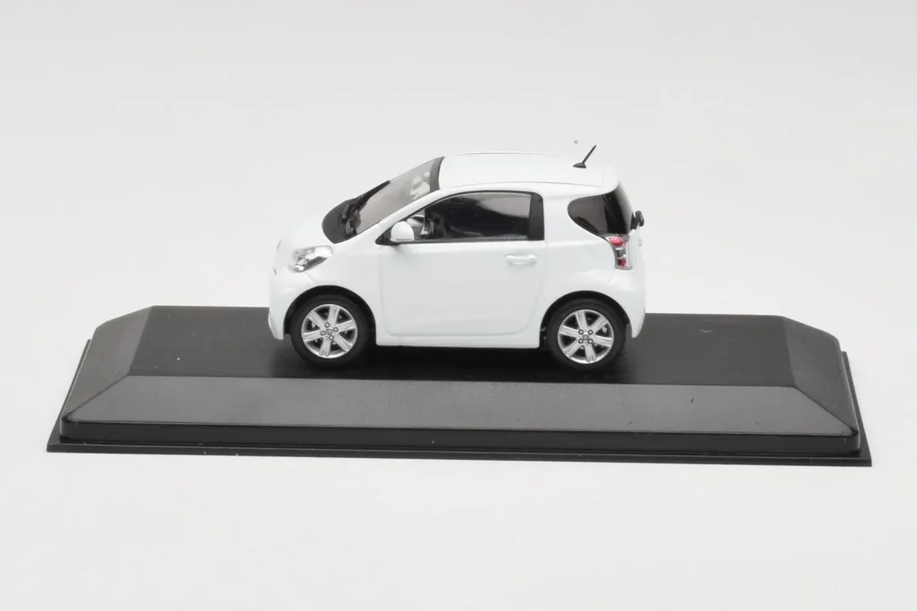 车型 1:43 Toyota iQ 白色 Minichamps