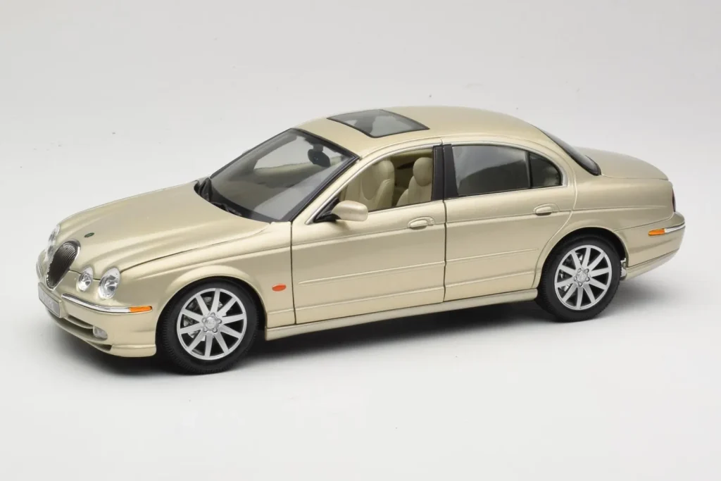车型 1:18 Jaguar S-Type X200 青铜色 Maisto