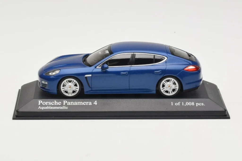 车型 1:43 Porsche Panamera 970 4S 金属蓝 Minichamps