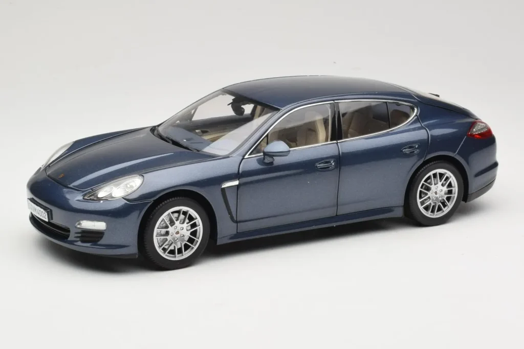 车型 1:18 Porsche Panamera 970 S 蓝色 Minichamps
