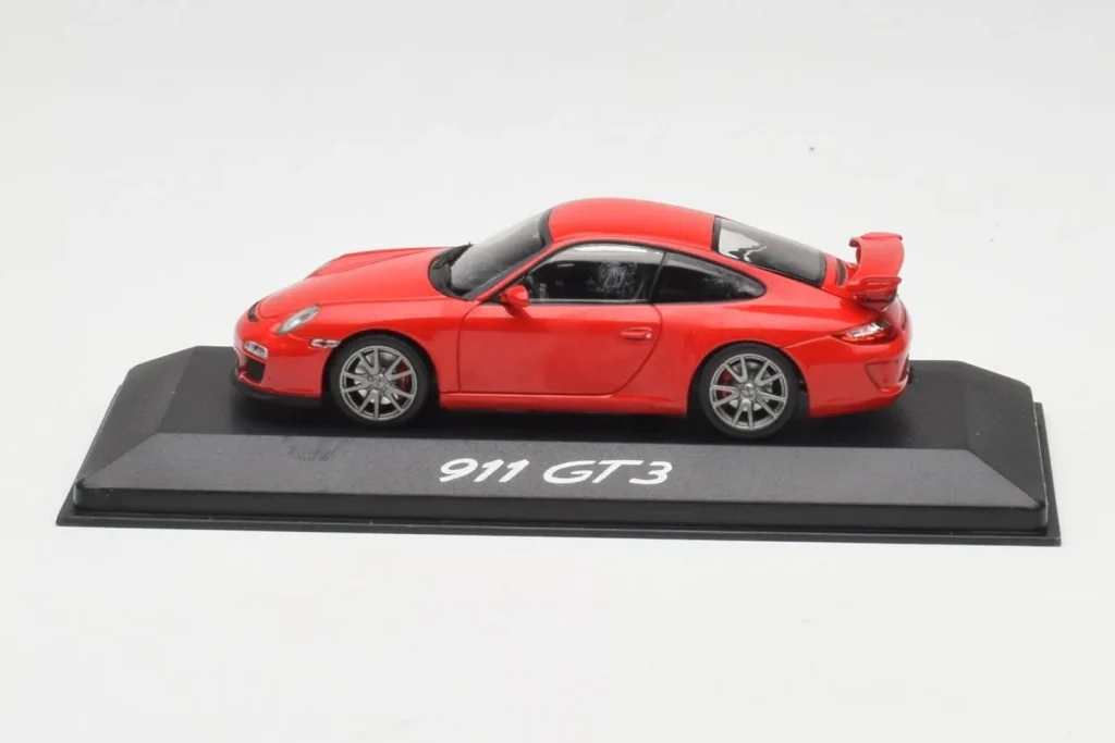 โมเดลรถ 1:43 Porsche 911 997 GT3 สีแดง Minichamps (มือสอง)