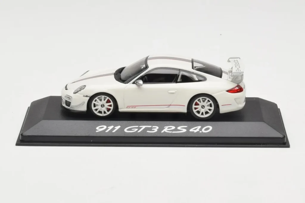 โมเดลรถ 1:43 Porsche 911 997.2 GT3 RS 4.0 สีขาว Minichamps (มือสอง)