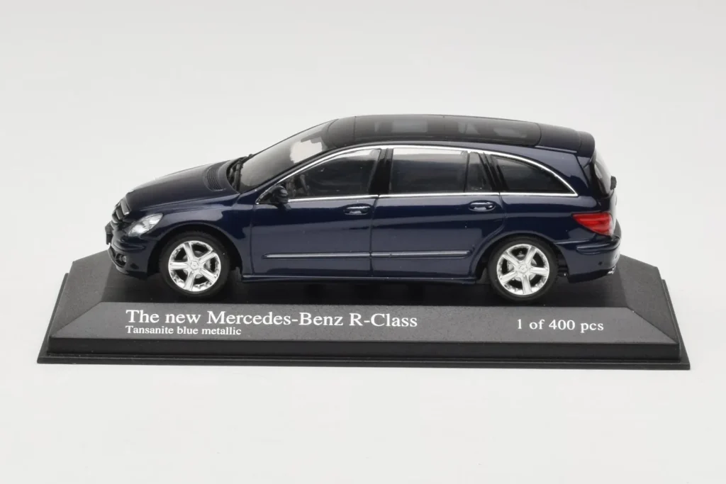 โมเดลรถ 1:43 Mercedes R-Class W251 Tanzanite สีน้ำเงิน Minichamps (มือสอง)