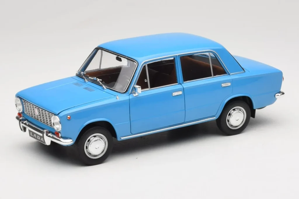 โมเดลรถ 1:18 Lada 1200 2101 สีน้ำเงิน IXO