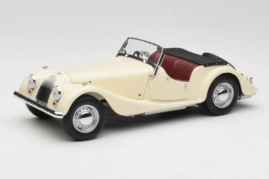 โมเดลรถ 1:18 Morgan 4/4 Series II สีขาว Kyosho (มือสอง)