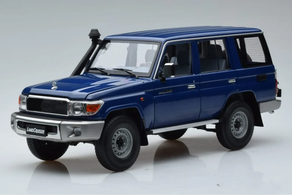 โมเดลรถ 1:18 Toyota Land Cruiser J76 สีน้ำเงิน Almost Real