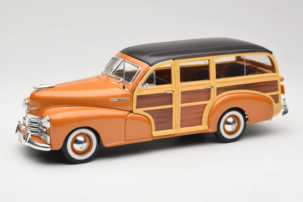 โมเดลรถ 1:18 Chevrolet Fleetmaster Woody สีทอง Maisto (มือสอง)