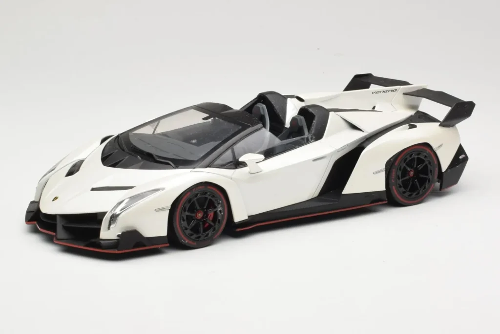 Model 1:18 Lamborghini Veneno Roadster White With Red Line Kyosho