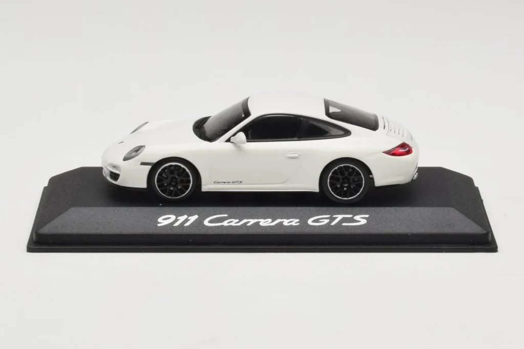 车型 1:43 Porsche 911 997.2 Carrera GTS 白色 Minichamps