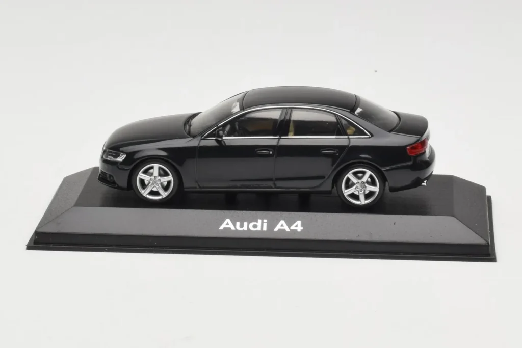 โมเดลรถ 1:43 Audi A4 B8 3.2 Quattro Phantom สีดำ Minichamps (มือสอง)