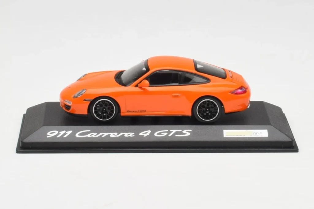 车型 1:43 Porsche 911 997.2 Carrera 4 GTS 橙色 Minichamps