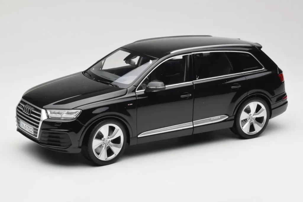 โมเดลรถ 1:18 Audi Q7 4M Orca สีดำ Minichamps (มือสอง)
