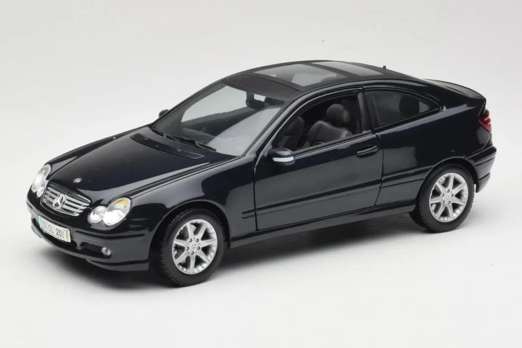 โมเดลรถ 1:18 Mercedes C-Class Sports Coupe CL203 สีน้ำเงิน Maisto (มือสอง)