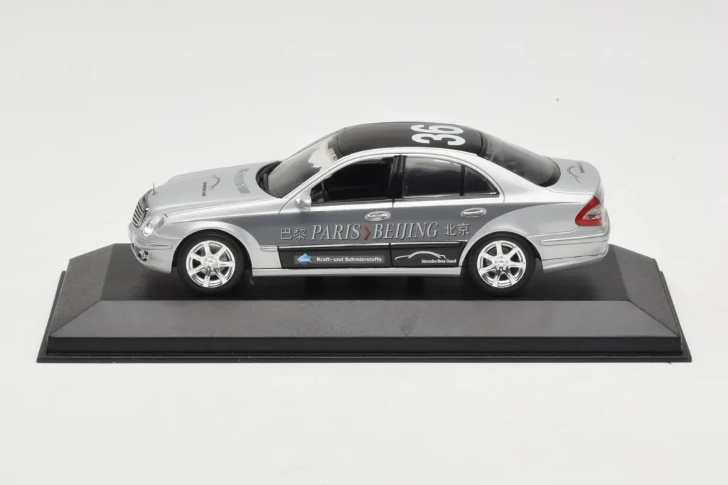 โมเดลรถ 1:43 Mercedes E-Class W211 #36 Paris-Beijing Replacement Box ปี 2006 Minichamps (มือสอง)