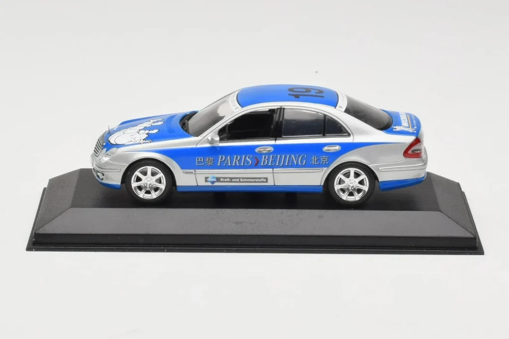 โมเดลรถ 1:43 Mercedes E-Class W211 #19 Team Michelin Paris-Beijing Replacement Box ปี 2006 Minichamps (มือสอง)
