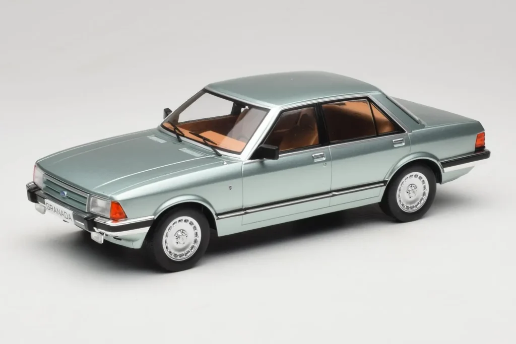 โมเดลรถ 1:18 Ford Granada Mk2 2.8 Ghia Light Green Metallic MCG