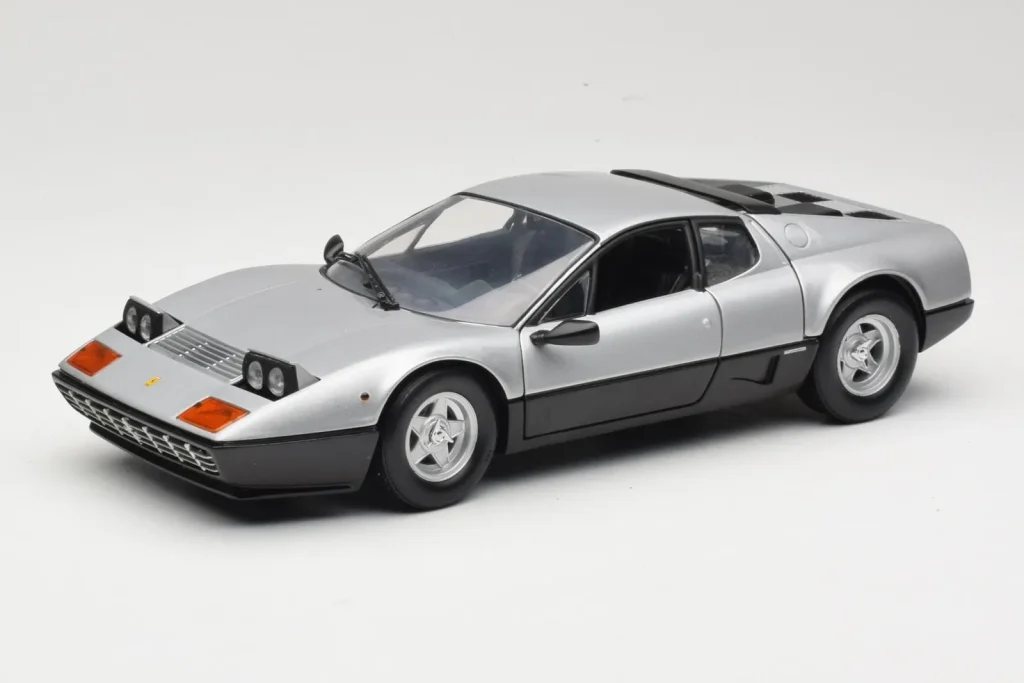 车型 1:18 Ferrari 512BB 银色 Kyosho