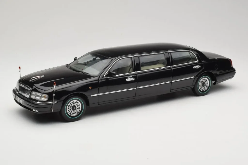 โมเดลรถ 1:18 Hongqi Qijian CA7460 FAW (มือสอง)