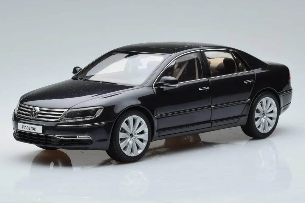 Model 1:18 Volkswagen Phaeton V6 Mazeppa Grey Kyosho
