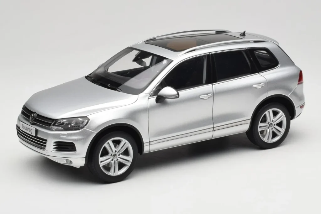 โมเดลรถ 1:18 Volkswagen Touareg 7L สีเงินเมทัลลิก Kyosho