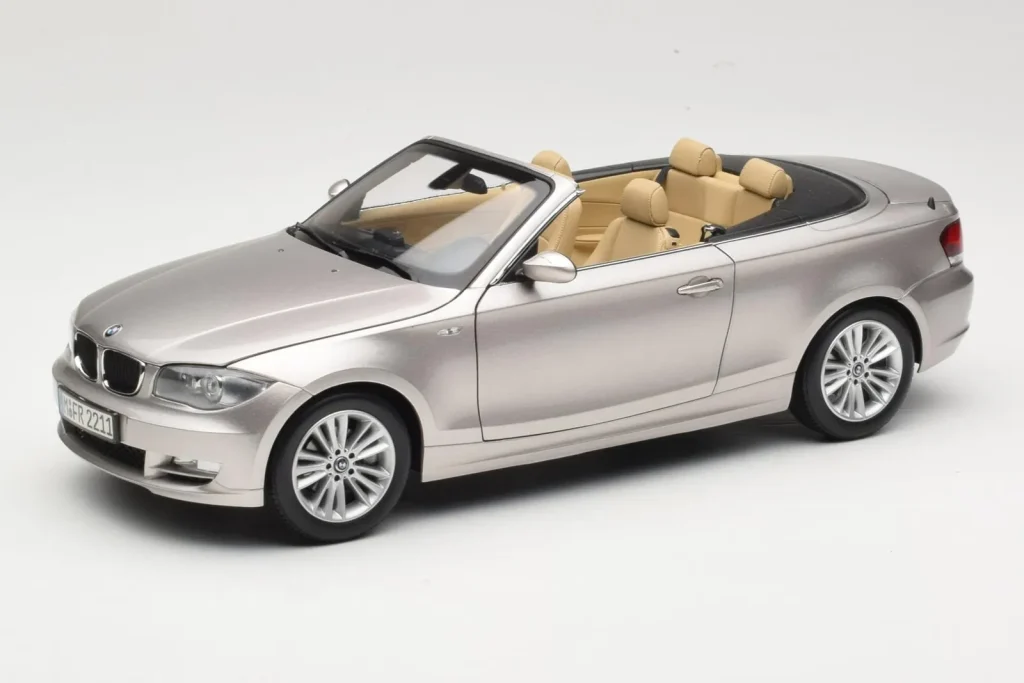 车型 1:18 BMW 1 Series E88 Cabriolet Mineral 金属银 Kyosho