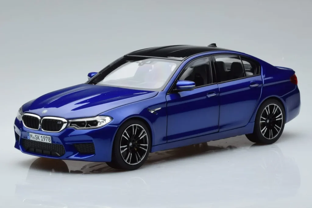 โมเดลรถ 1:18 BMW M5 F90 Marina Bay สีน้ำเงิน Norev