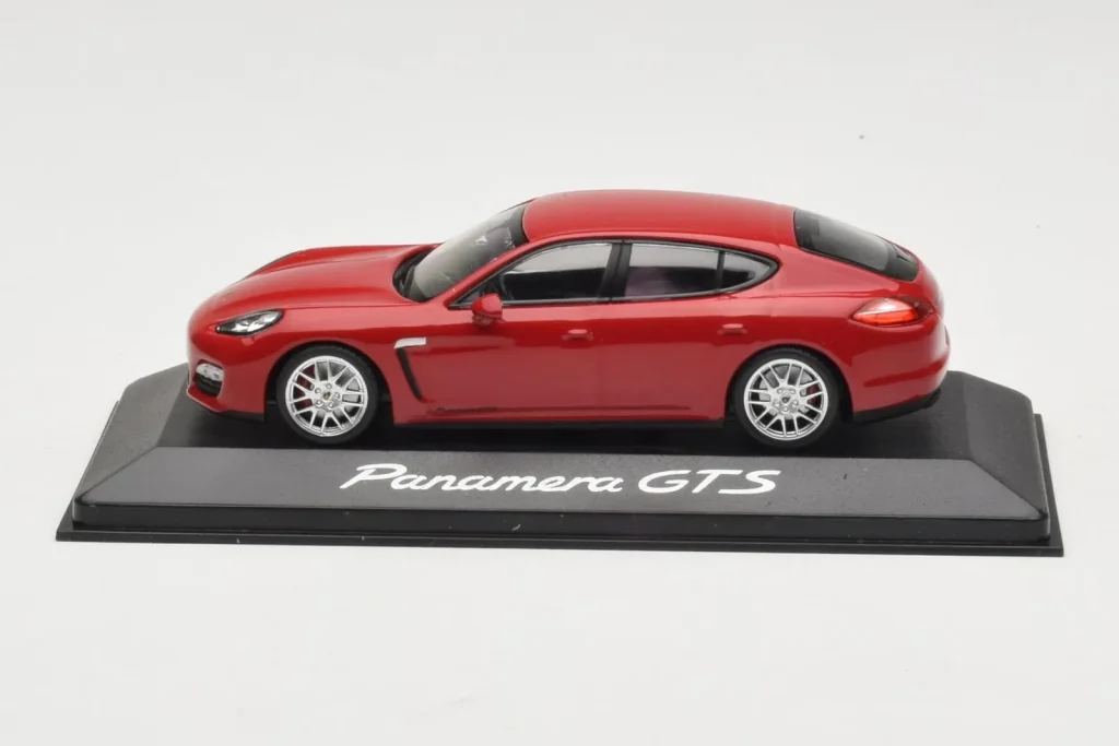 车型 1:43 Porsche Panamera 970 GTS 红色 Minichamps