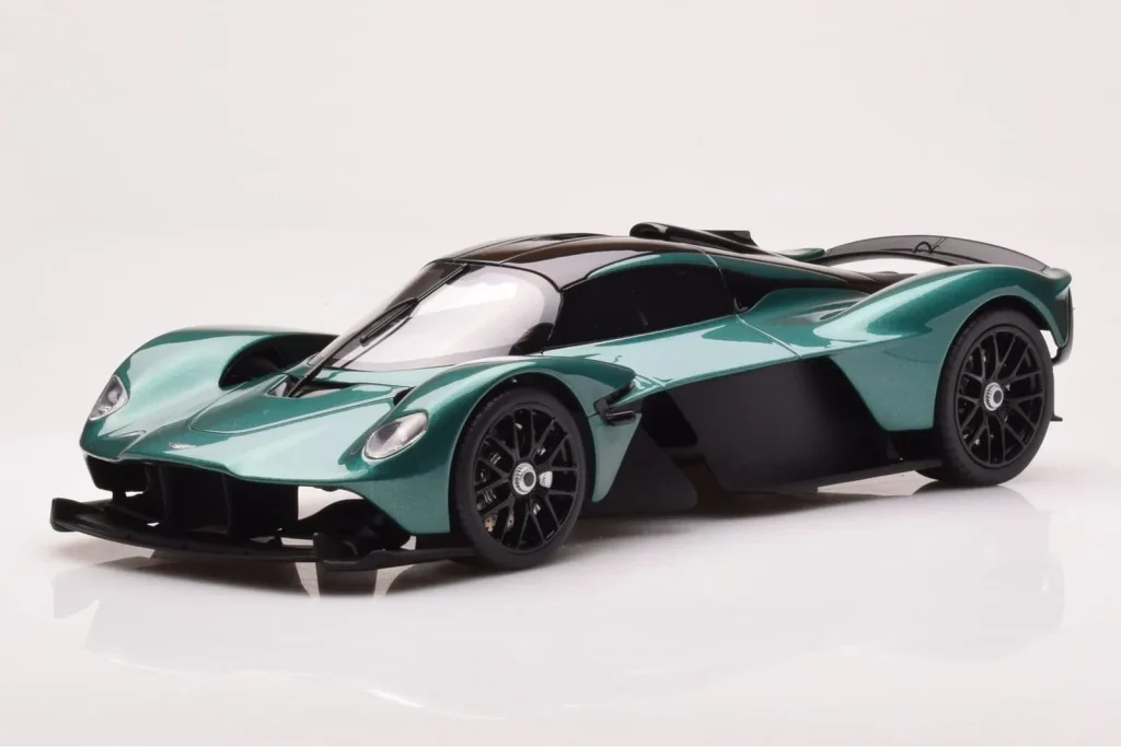 โมเดลรถ 1:18 Aston Martin Valkyrie Racing สีเขียว GT Spirit