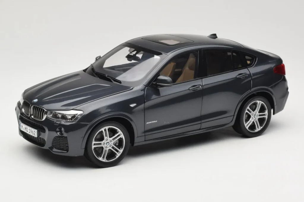 车型 1:18 BMW X4 F26 Sophisto 灰色 Paragon