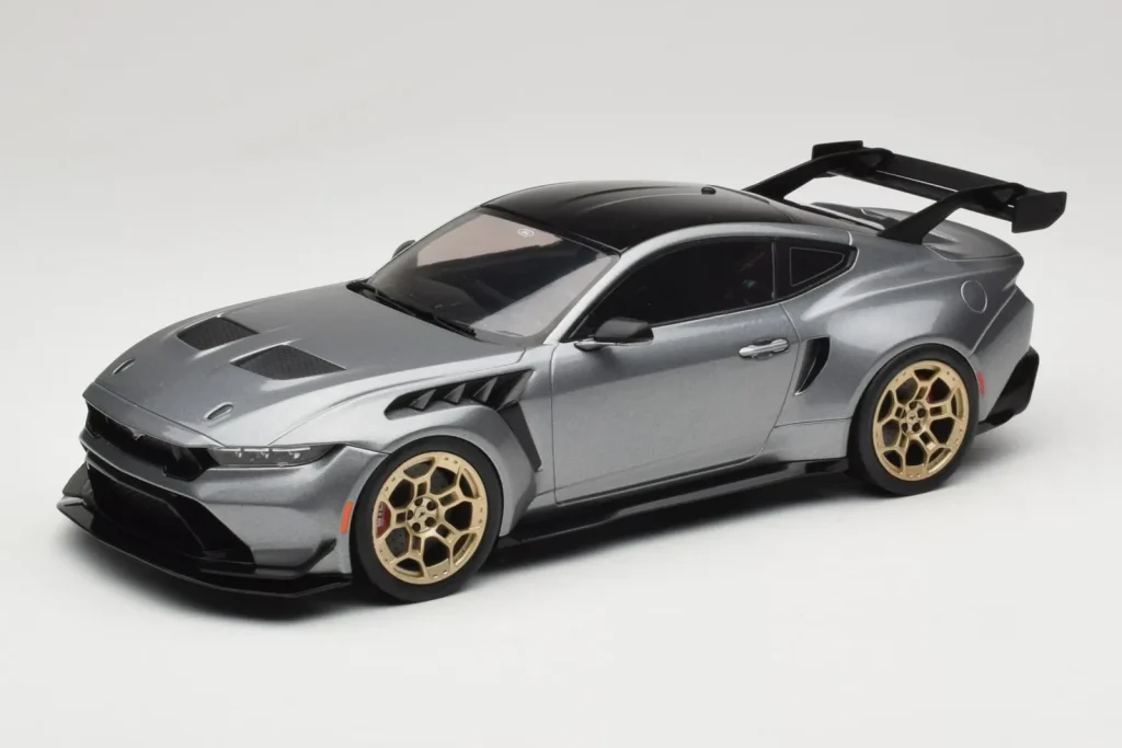 โมเดลรถ 1:18 Ford Mustang S650 GTD สีเทาเมทัลลิก IXO