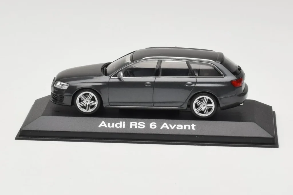 โมเดลรถ 1:43 Audi RS6 C5 Avant Daytona สีเทา Minichamps (มือสอง)