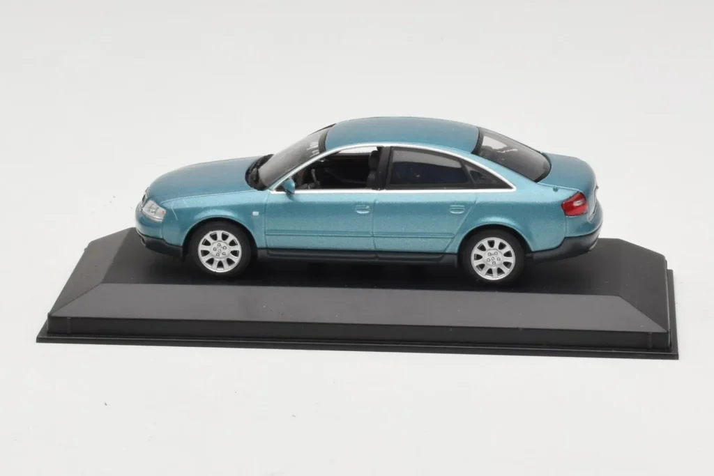 โมเดลรถ 1:43 Audi A6 C5 Light Blue Minichamps (มือสอง)