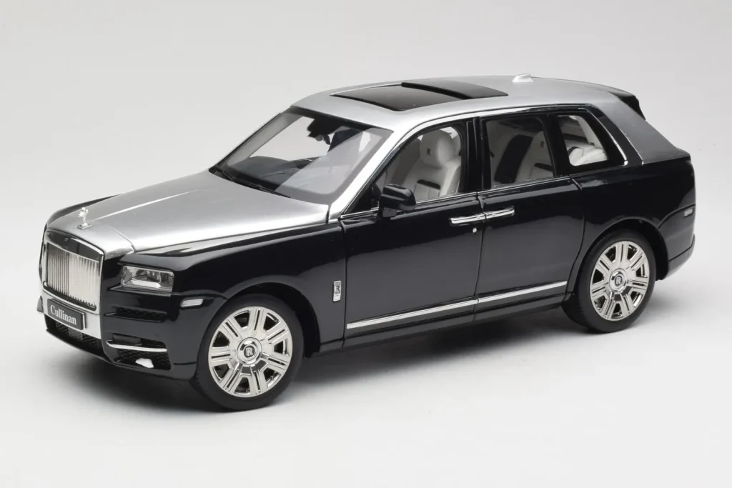 โมเดลรถ 1:18 Rolls-Royce Cullinan Black & Silver OEM (มือสอง)